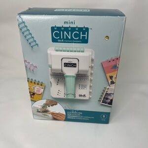We R Memory Keepers Mini Cinch Bookbinding Tool